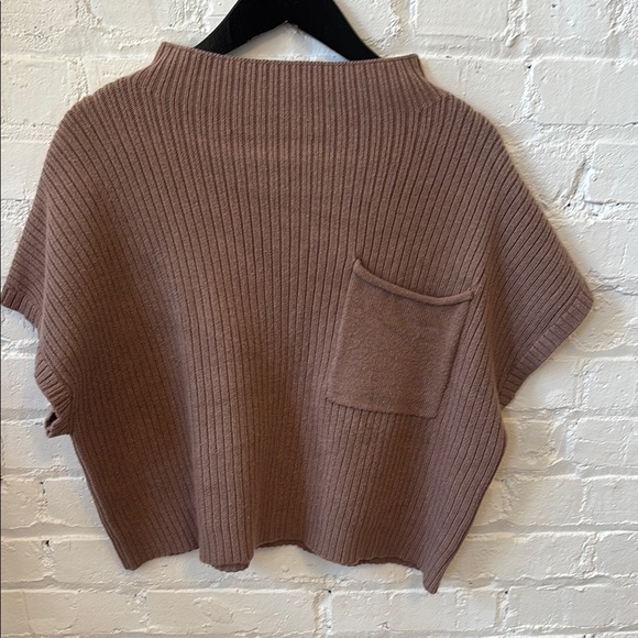Entro ribbed knit cropped sweater in size Large - Picture 1 of 6